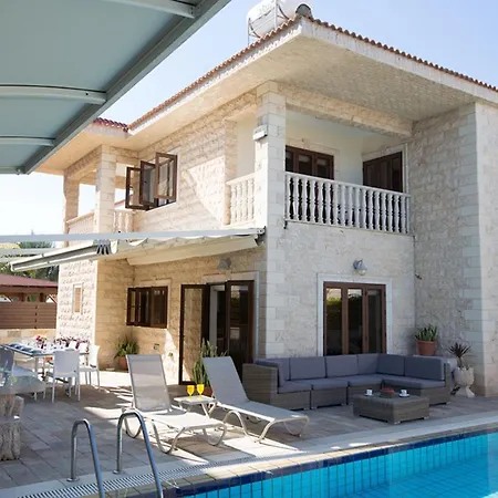 Imagine Your Family Renting A Luxury Holiday Close To Paralimni's Main Attractions, 1221
