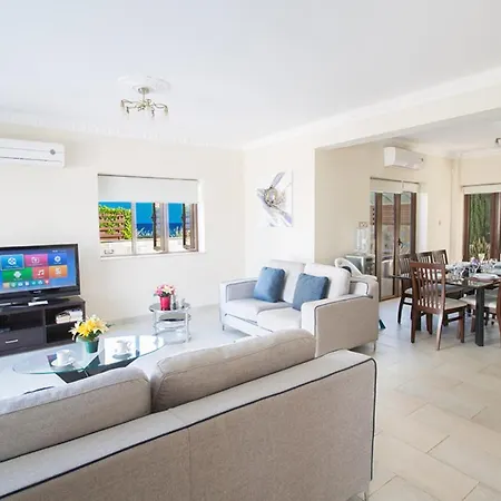 וילה Imagine Your Family Renting A Luxury Holiday Close To Paralimni's Main Attractions, 1221