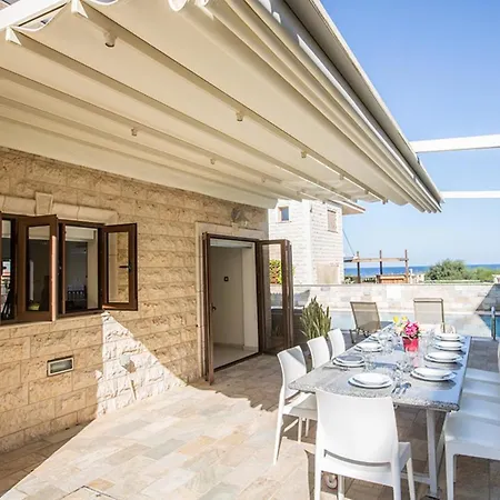 Imagine Your Family Renting A Luxury Holiday Close To Paralimni's Main Attractions, 1221 וילה פאראלימני