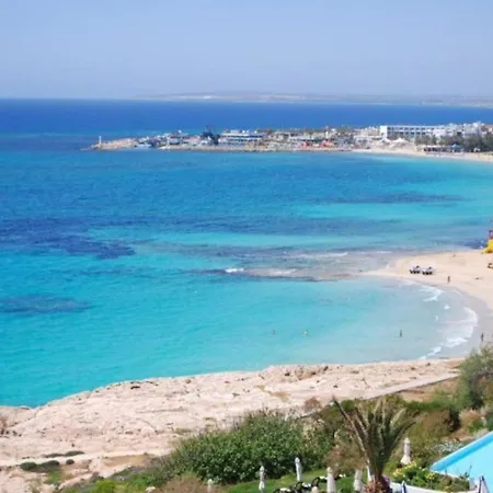 וילה Imagine Your Family Renting A Luxury Holiday Close To Paralimni's Main Attractions, 1221 פאראלימני
