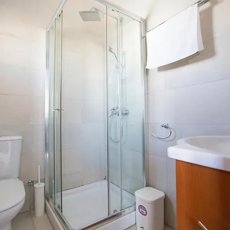 Imagine Your Family Renting A Luxury Holiday Close To Paralimni's Main Attractions, 1221 וילה פאראלימני
