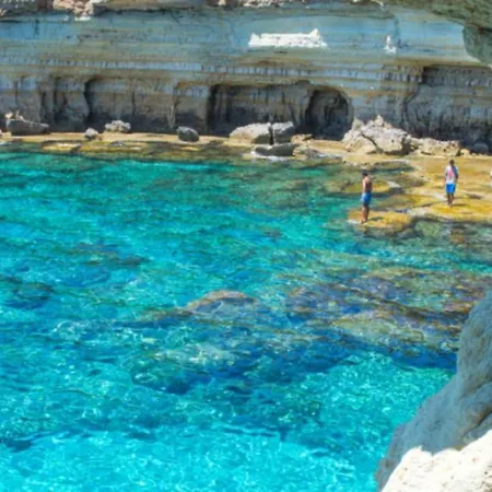 וילה Imagine Your Family Renting A Luxury Holiday Close To Paralimni's Main Attractions, 1221 פאראלימני