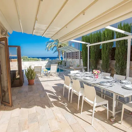 Imagine Your Family Renting A Luxury Holiday Close To Paralimni's Main Attractions, 1221 Paralímni