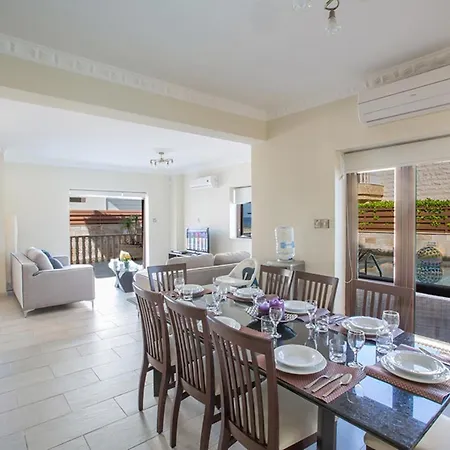 Villa Imagine Your Family Renting A Luxury Holiday Close To Paralimni's Main Attractions, 1221