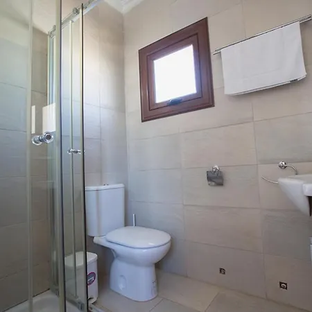 Villa Imagine Your Family Renting A Luxury Holiday Close To Paralimni's Main Attractions, 1221 Paralímni
