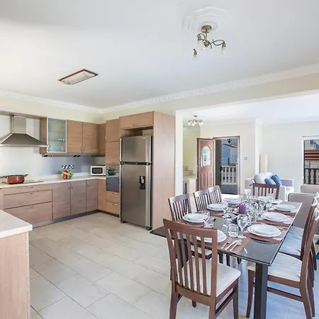 Imagine Your Family Renting A Luxury Holiday Close To Paralimni's Main Attractions, 1221 * Paralímni